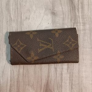 Louis Vuitton Amiet Monogram Signature Design LV Logo 4 Key Holder